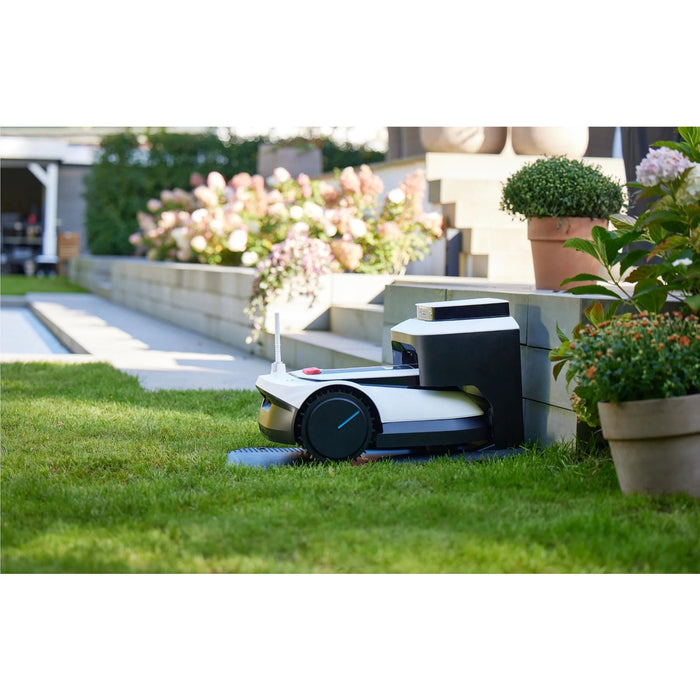 ECOVACS GOAT G1 Robotic Lawn Mower - Robot Specialist