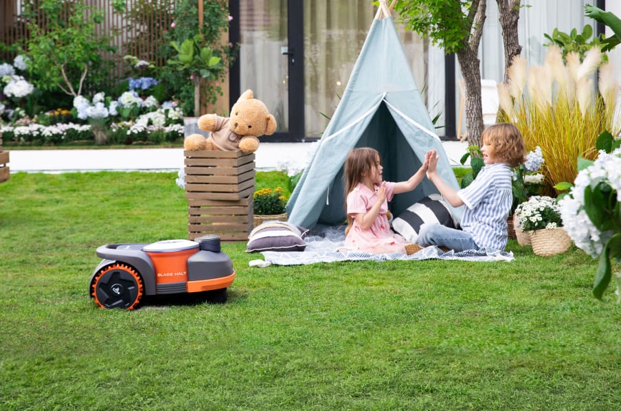 Segway Navimow H800A-VF Robotic Lawnmower - Robot Specialist